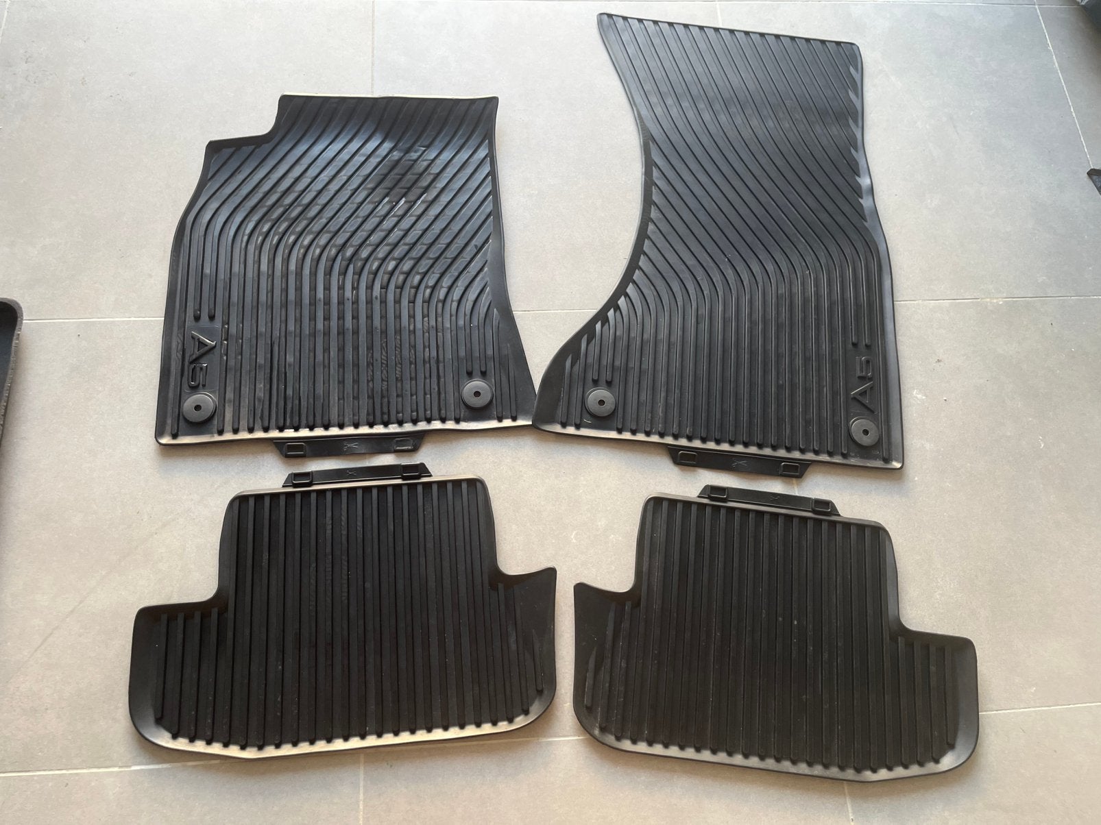 Tapis en caoutchouc AUDI, Enlèvement, Utilisé