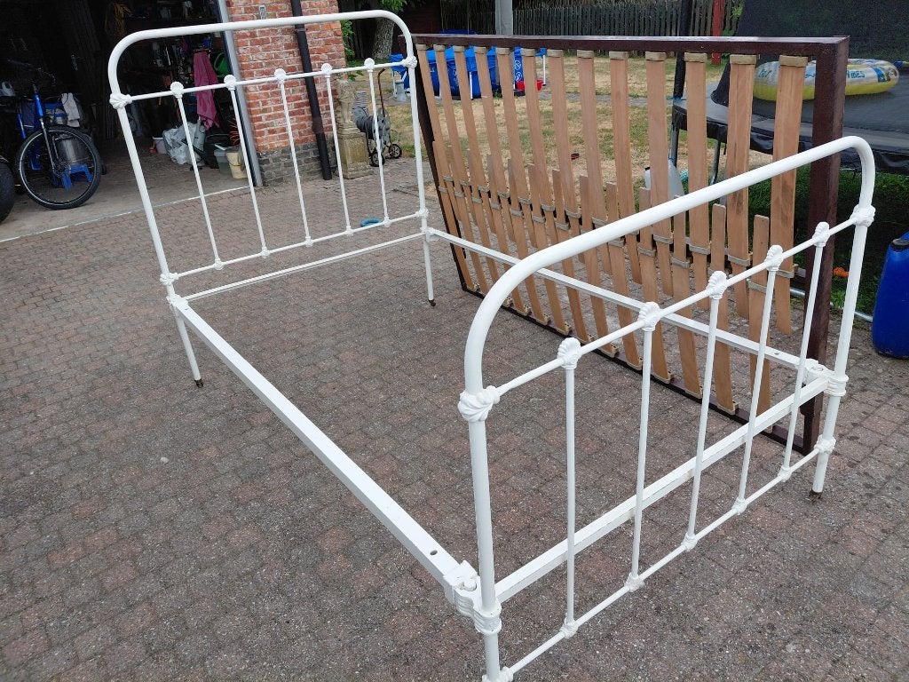 Antiek bed twijfelaar, Huis en Inrichting, Slaapkamer | Bedden, Ophalen, Gebruikt, Wit, 140 cm