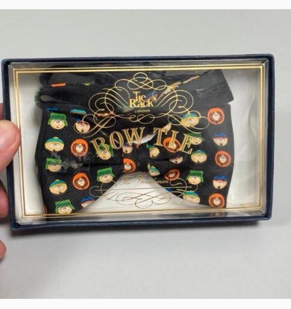 Zeldzame South park strik, tie rack london bow-tie Gentleman, Verzamelen, Ophalen of Verzenden, Nieuw, Tv, Kleding