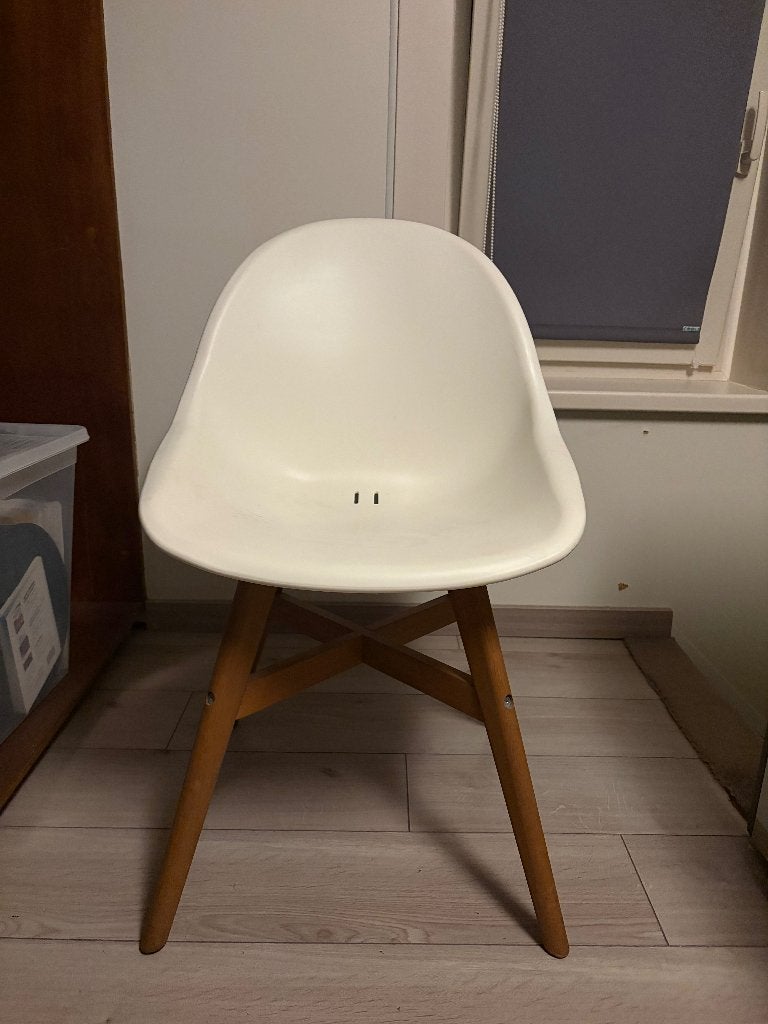 4 IKEA eetkamerstoelen wit – houten poten – €40/stu, Huis en Inrichting, Ophalen, Wit, Zo goed als nieuw, Vier