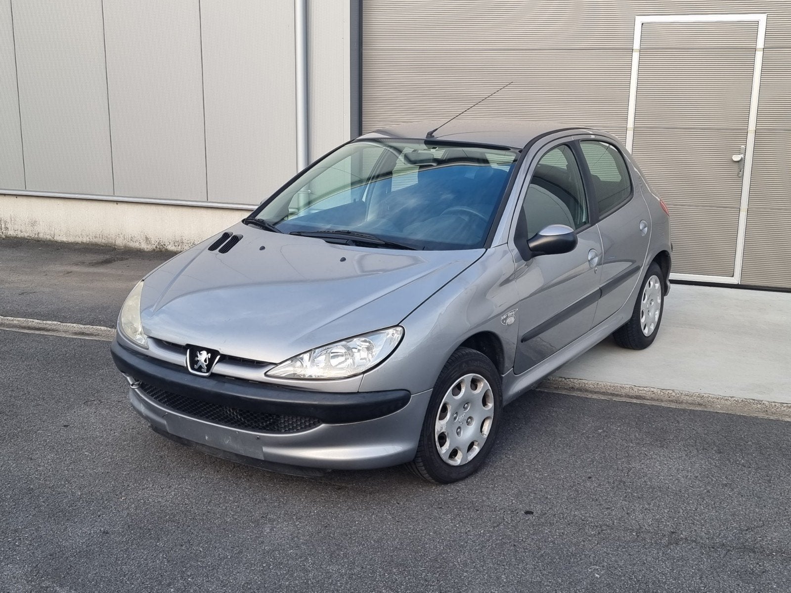 Peugeot 206 1.1i *Approuvé à la vente*, Autos, Argent ou Gris, Achat, https://public.car-pass.be/verify/9127-8000-7133, Entreprise