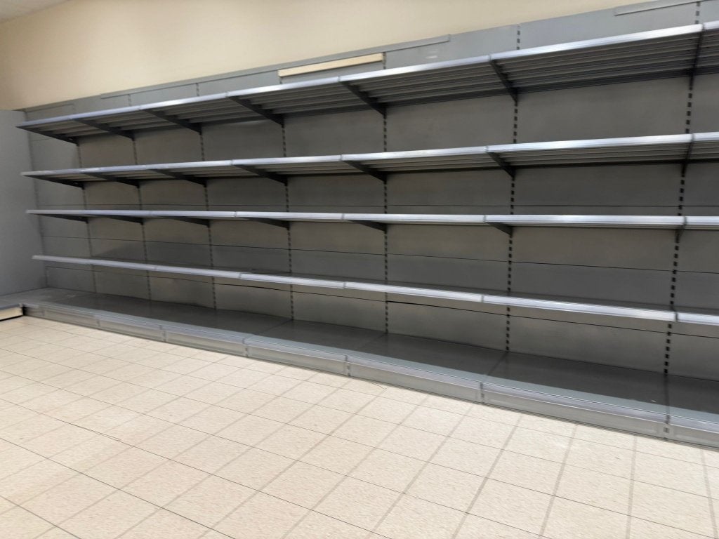 étagères de magasin, Enlèvement