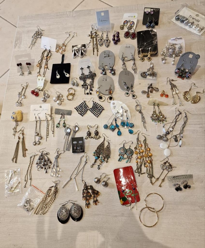40€ voor alles Bijouterie oorbellen en kettingen, Enlèvement, Comme neuf