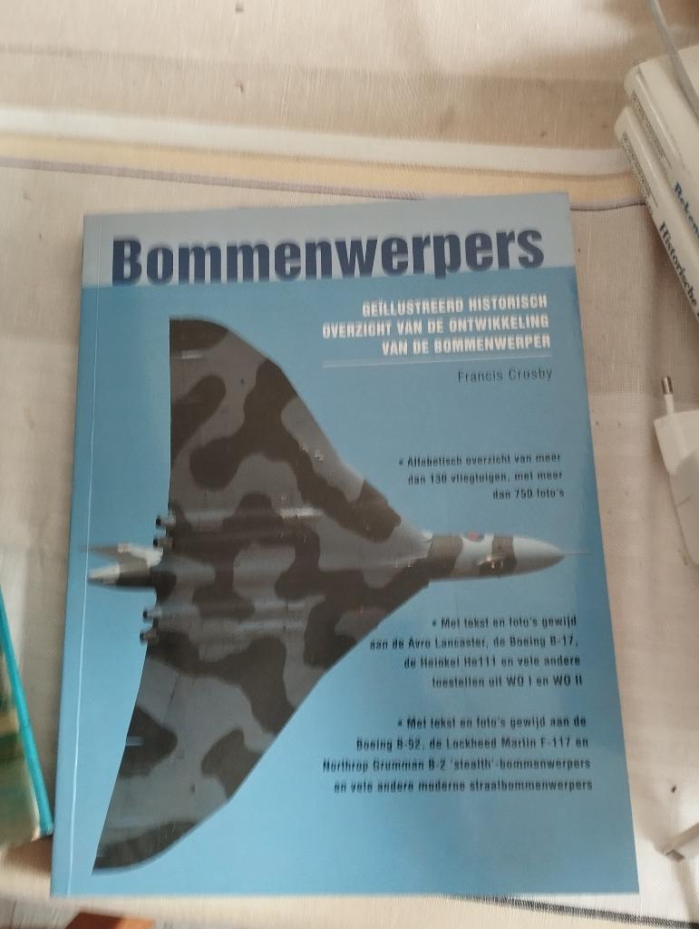 Livres et avions, Enlèvement ou Envoi, Comme neuf, Avion