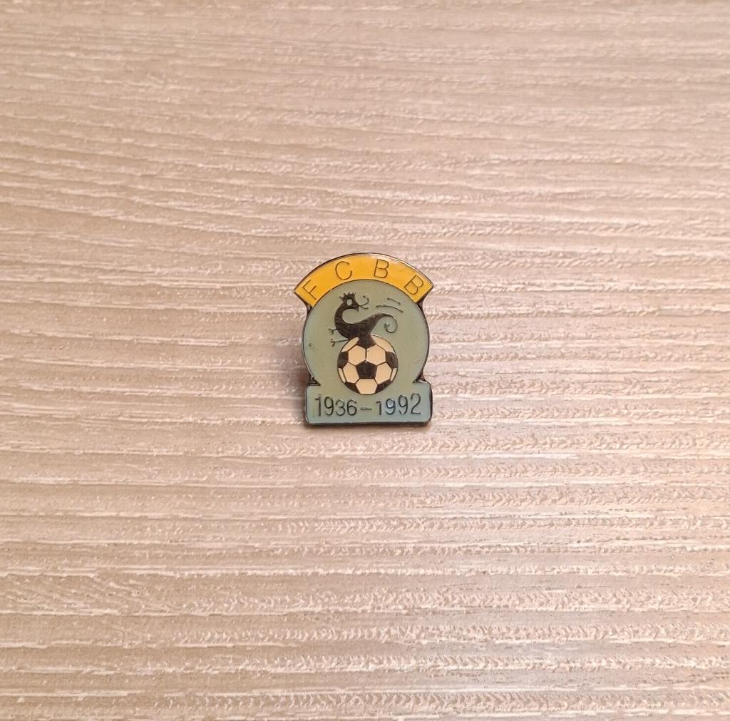 PIN - FCBB - VOETBAL - FOOTBALL, Envoi, Utilisé, Sport, Insigne ou Pin's