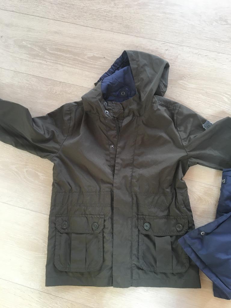 Regenjasje + Bodywarmer Esprit 116-122 , ook laarsjes 34, Enfants & Bébés, Vêtements enfant | Taille 122, Garçon, Enlèvement ou Envoi