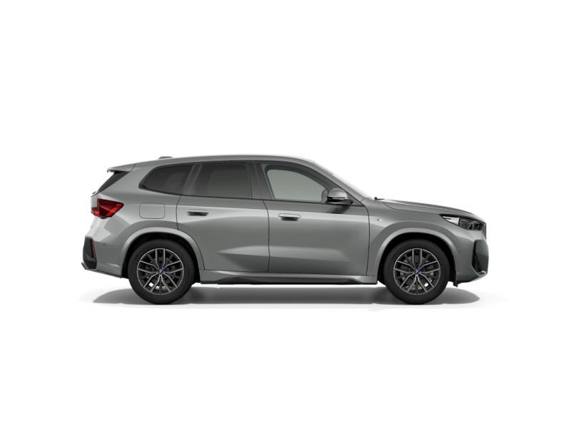 BMW iX1 xDrive30, Auto's, BMW, Zwart, Overige kleuren, 313 pk, 5 deurs