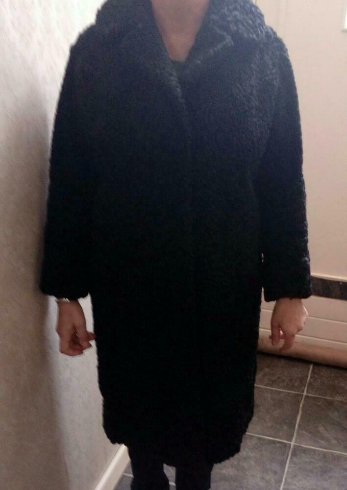 Manteau en astrakan taille 40, Enlèvement