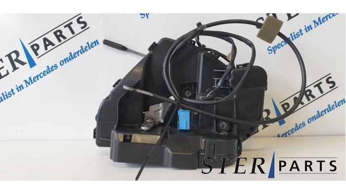 Serrure portière mécanique 4portes arrière droite d'un Me, Enlèvement ou Envoi, 3 mois de garantie, Utilisé, Mercedes-Benz