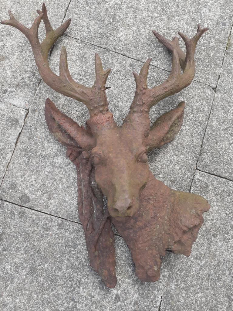 SUPERBE TETE DE CERF EN FONTE A SUSPENDRE, Enlèvement ou Envoi, Utilisé