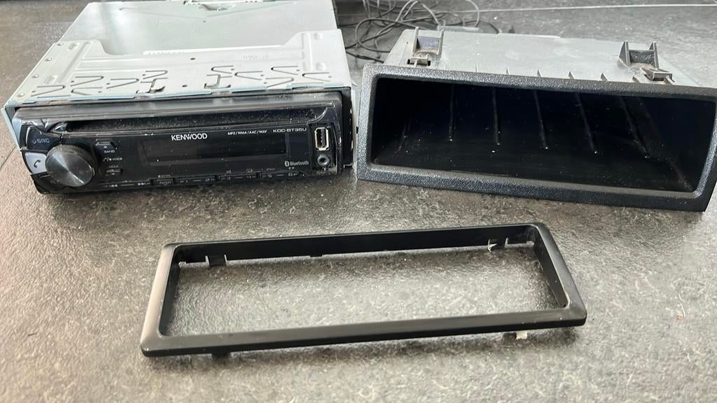 Radio Kenwood KDC-BT35U, Gebruikt