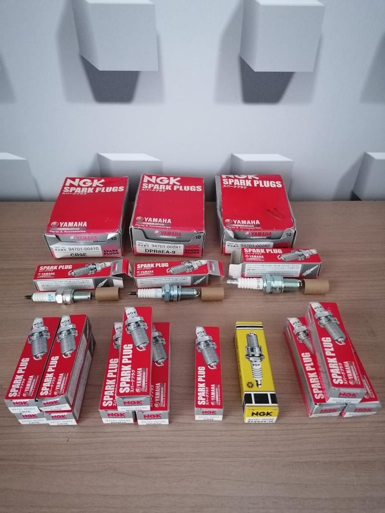 Bougies. NGK spark plugs Yamaha. Zie beschrijving hieronder., Enlèvement ou Envoi