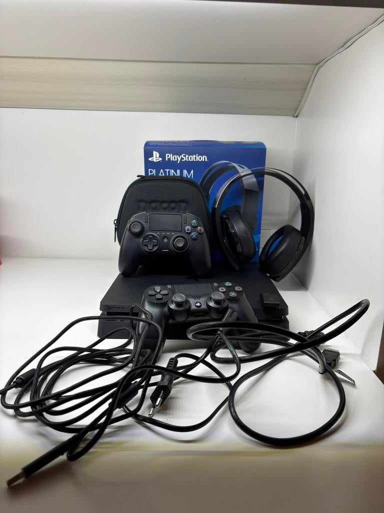 Ps4 + procontroller + controller + headset, Ophalen, Gebruikt