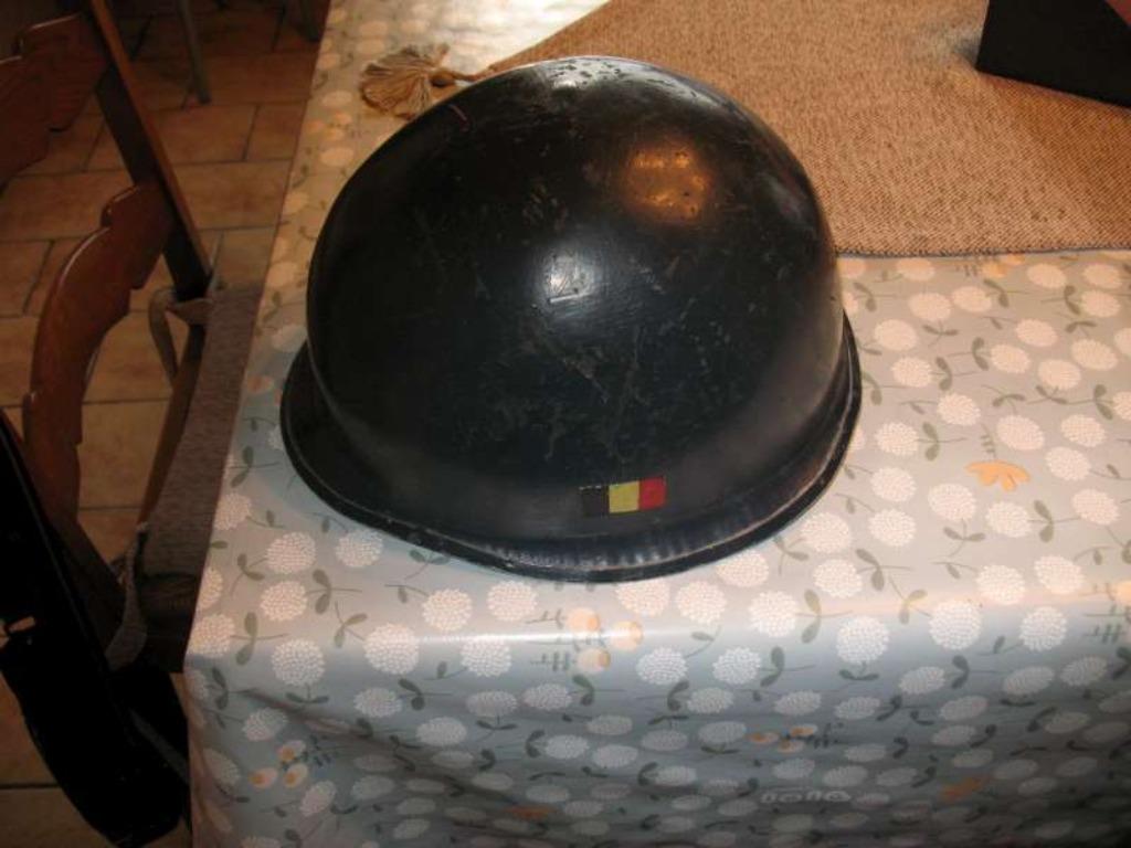 mooie abl helm buitenhelm en binnenhelm model M51, Verzamelen, Ophalen of Verzenden, Landmacht, Helm of Baret