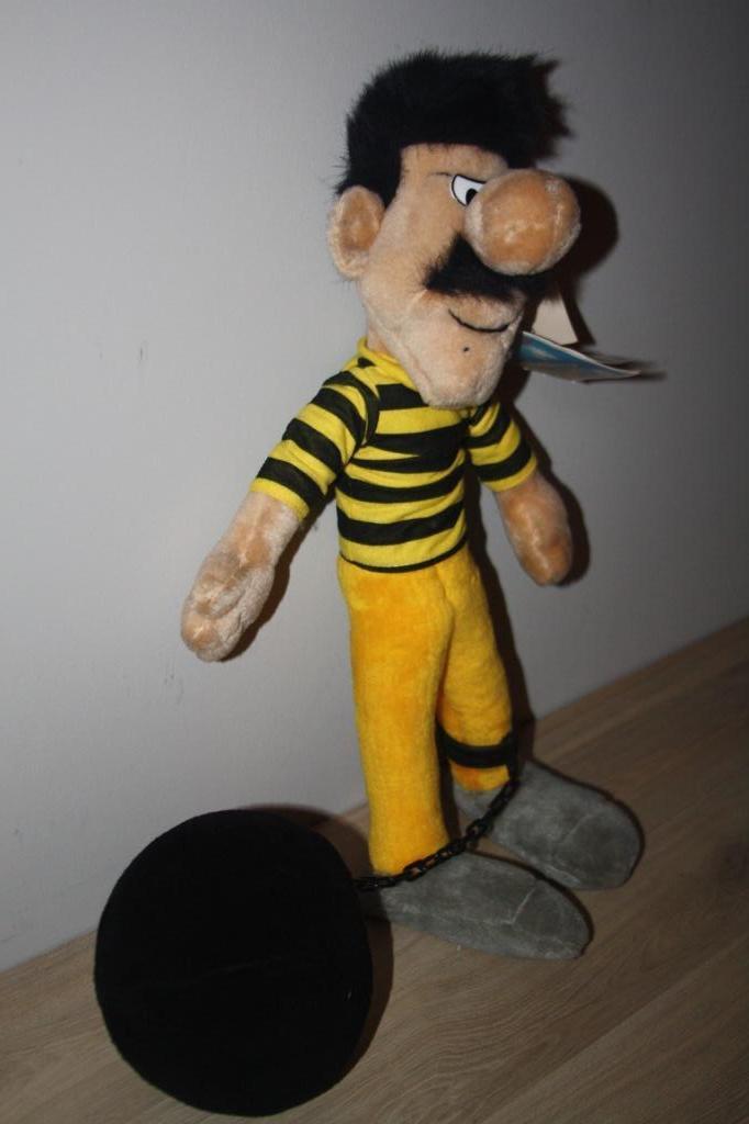Lucky Luke ,knuffel ,Dalton + ketting en bal ,labels ,50 cm, Verzamelen, Ophalen of Verzenden, Overige figuren, Zo goed als nieuw