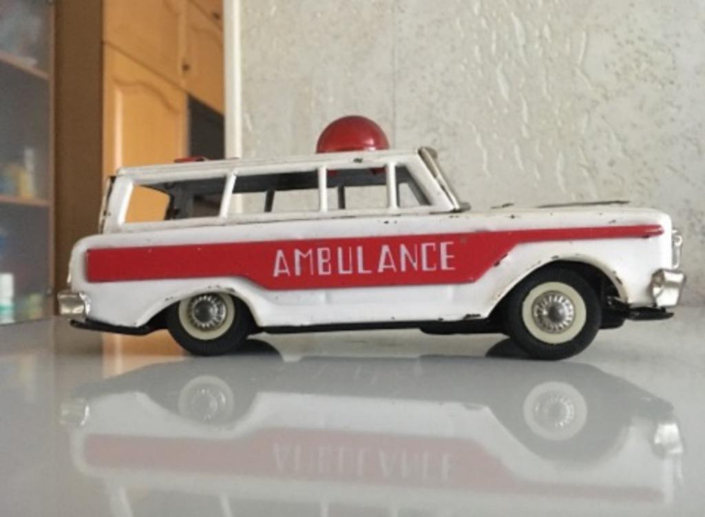 Vintage Blik MF111 Amerikaanse Ambulance, Ophalen of Verzenden, Gebruikt, Overige typen