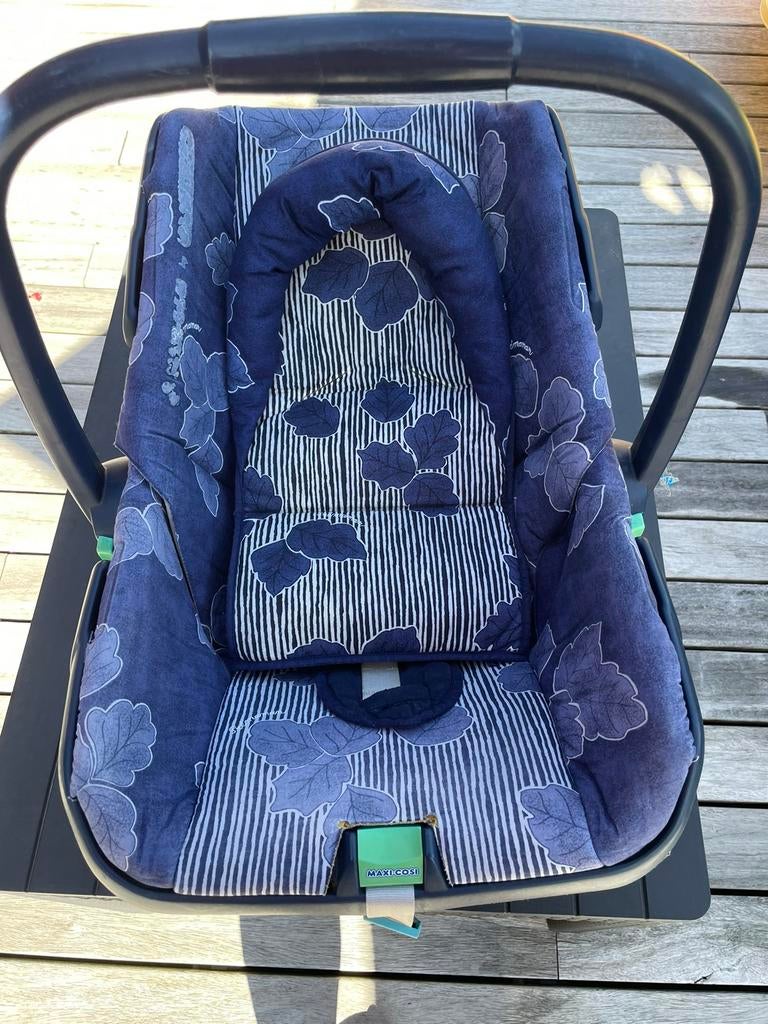 Maxicosi avec housse de transport (hivers), Kinderen en Baby's, Wipstoeltjes, Gebruikt, Overige merken, Met gordel(s) of riempje(s)