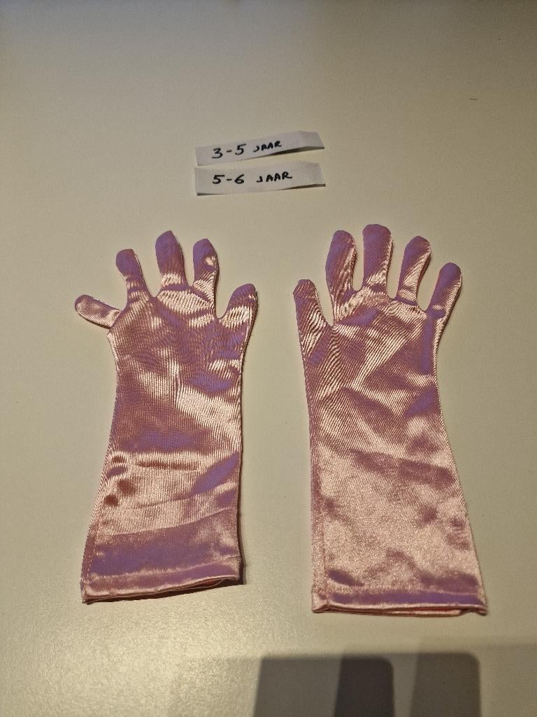 Verkleedkledij Roze handschoenen (fijne vingers tot 6 jaar), Ophalen, Zo goed als nieuw, Jongen of Meisje