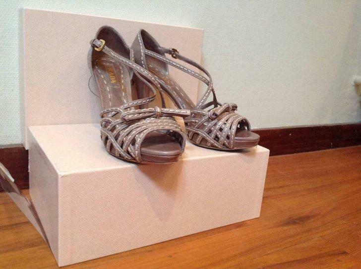 PRADA pumps M39, Pumps, Prada, Beige, Ophalen of Verzenden