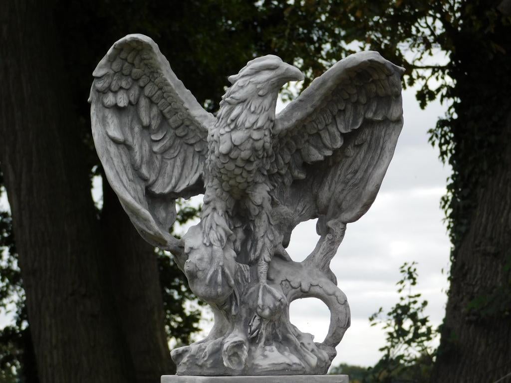Statue d'aigle - 57 x 54 cm - Pierre, Jardin & Terrasse, Statues de jardin, Animal, Pierre, Enlèvement ou Envoi