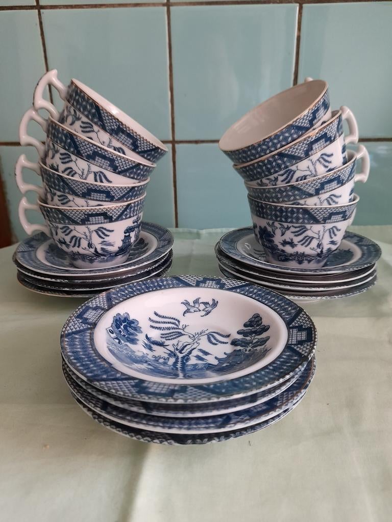 Blauwe-witte koffietassen en bordjes, Enlèvement