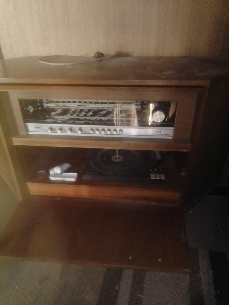antieke radio en platenspeler, Ophalen, Radio