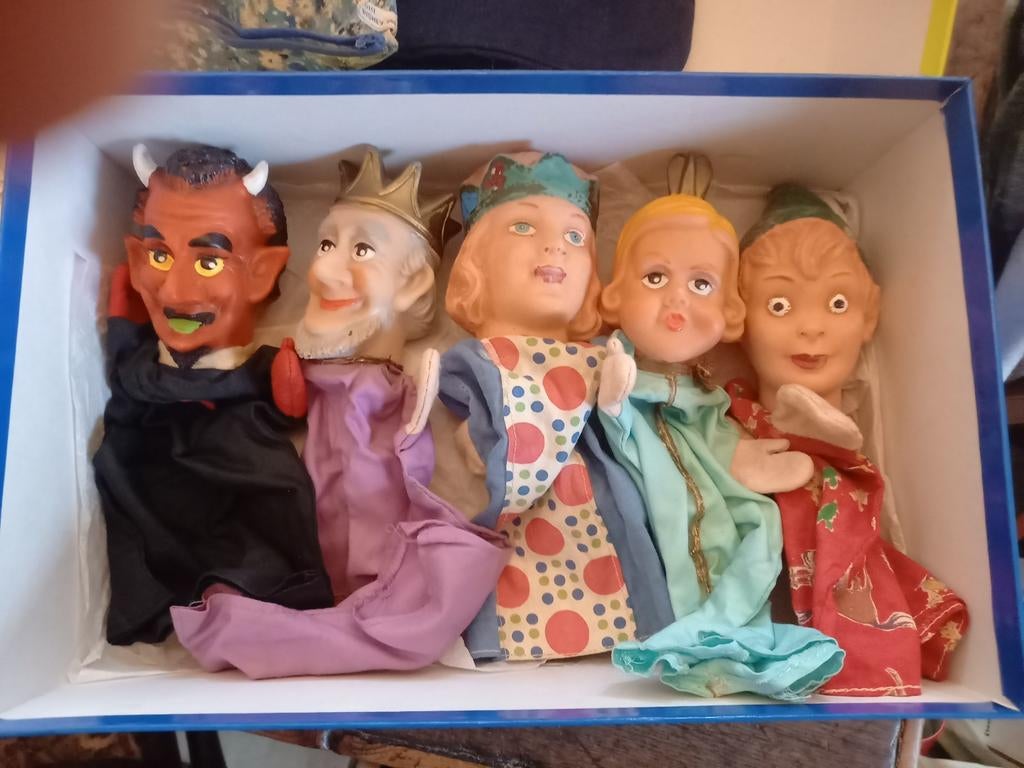 Anciennes marionnettes, Enlèvement ou Envoi, Comme neuf