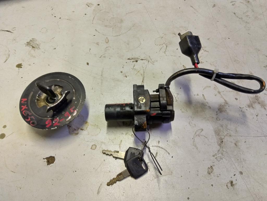 honda dominator 650 model '92-'95 contactslot +  benzinedop, Ophalen of Verzenden, Gebruikt