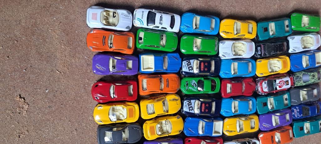 36 petites voitures, Enfants & Bébés, Jouets | Véhicules en jouets, Enlèvement