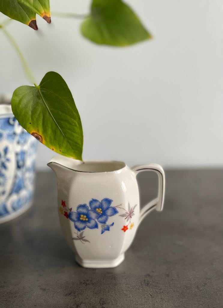 Pot à lait en porcelaine antique, Enlèvement