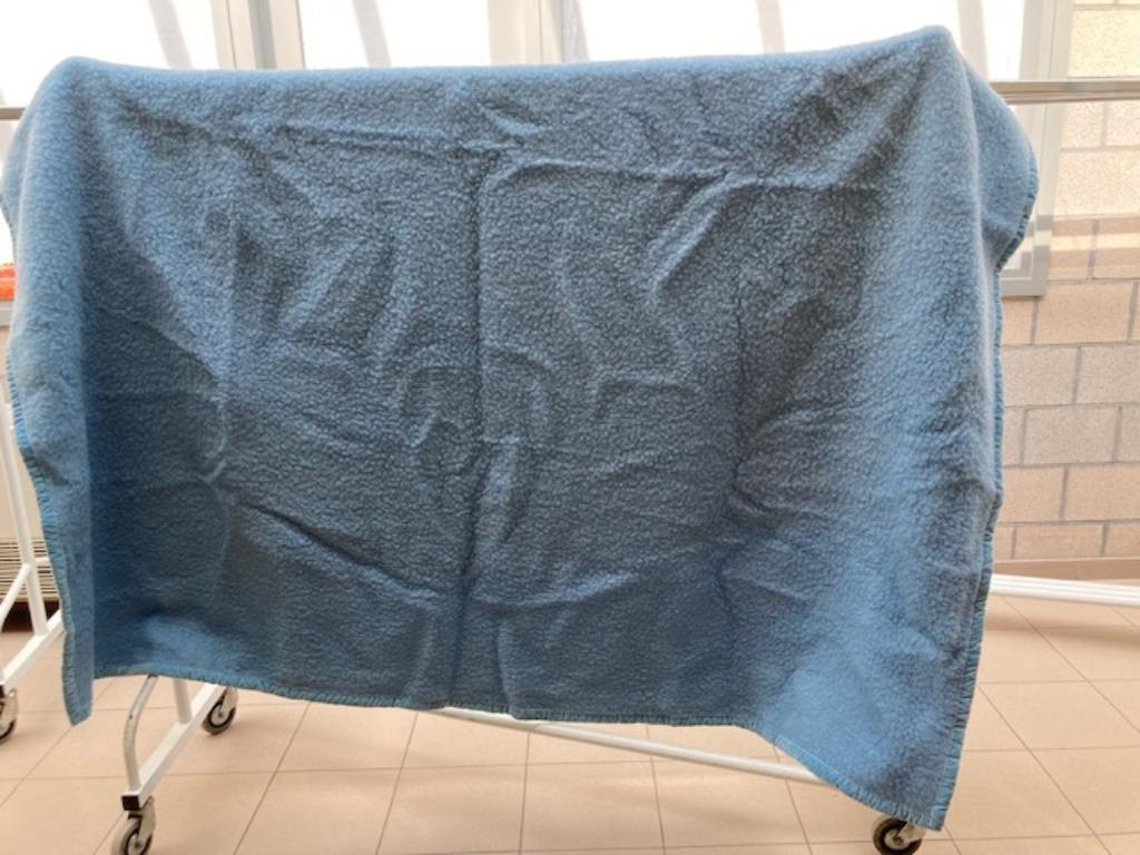 Couverture Solemio 240/220, 100% laine vierge, Enlèvement ou Envoi, Comme neuf, Couverture ou Couette, Bleu