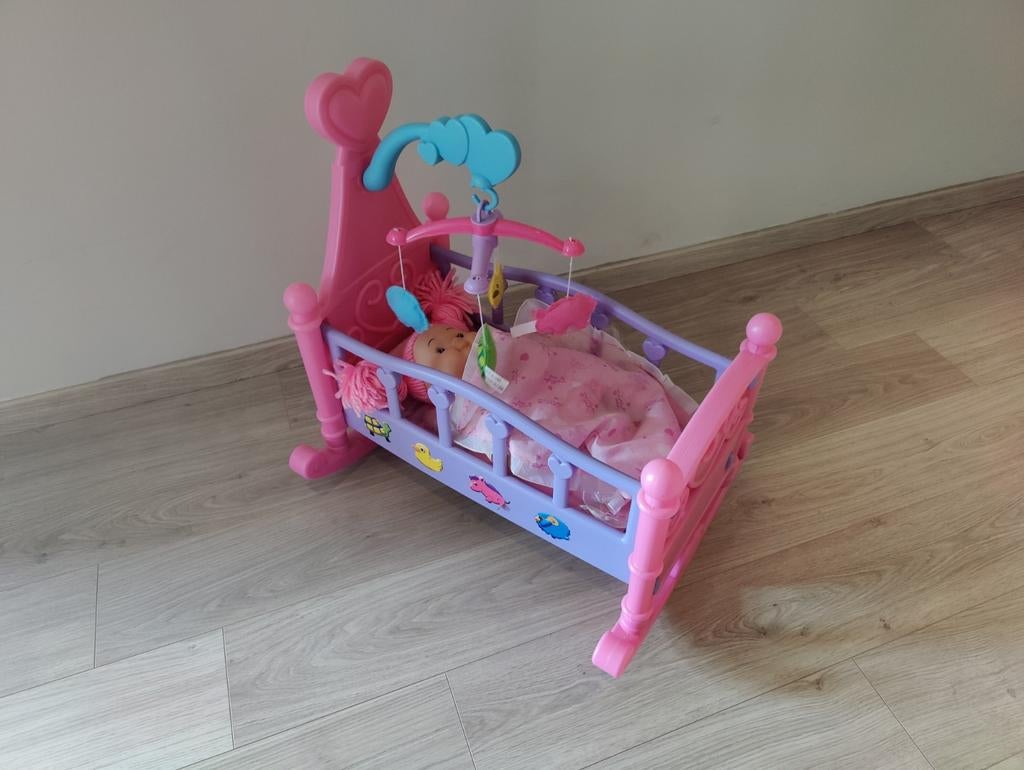 Schommelend poppenbed, Kinderen en Baby's, Speelgoed | Poppen, Zo goed als nieuw, Overige typen, Ophalen of Verzenden