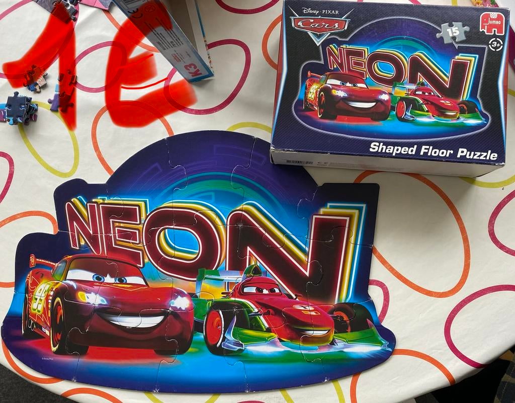 Diverse (kinder)puzzels prijs staat bij de doos, Ophalen, Zo goed als nieuw