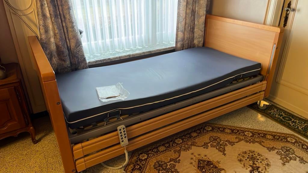 Ziekenhuis bed voor particulier gebruik, Ophalen, Zo goed als nieuw