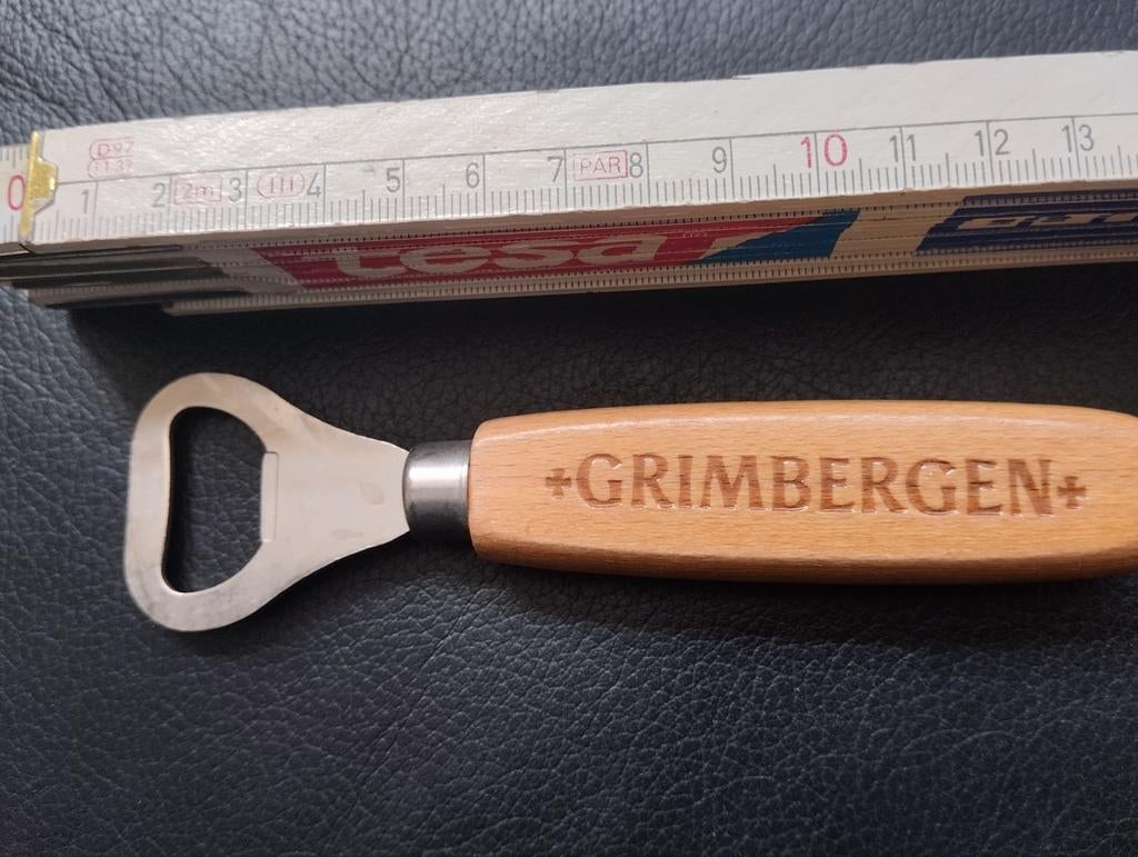 Originele houten flessenopener Grimbergen bier, Verzamelen, Biermerken, Verzenden, Zo goed als nieuw, Flesopener, Overige merken