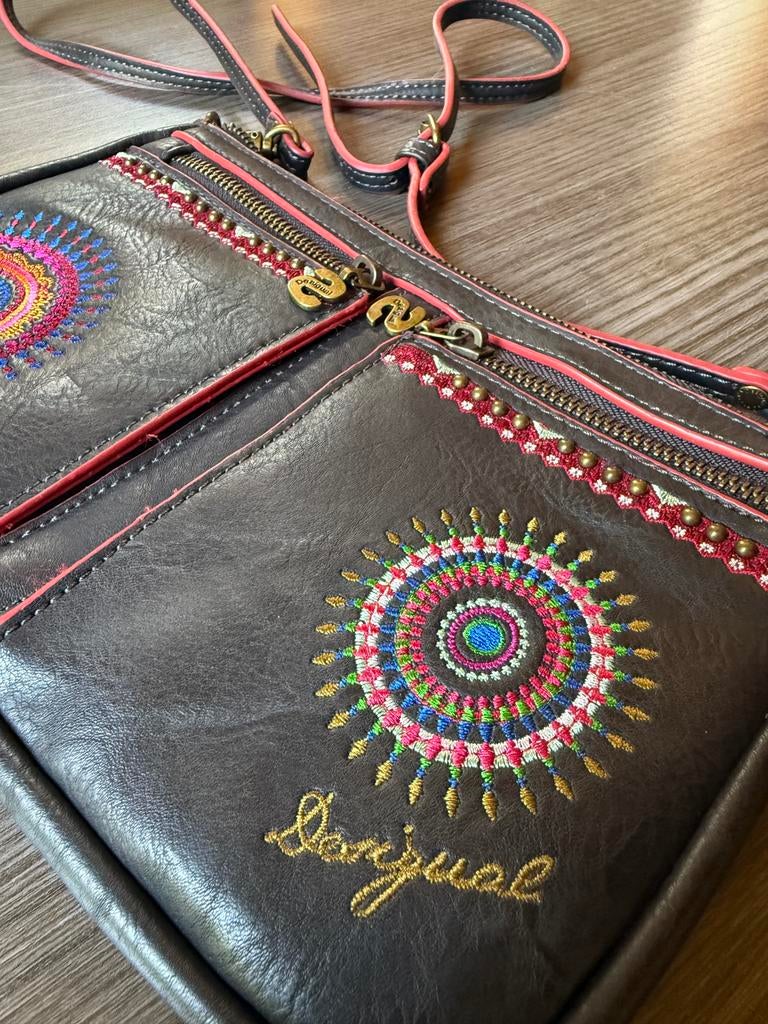 Sac desigual neuf - 30cm sur 20cm (jamais utilisé), Enlèvement ou Envoi, Comme neuf