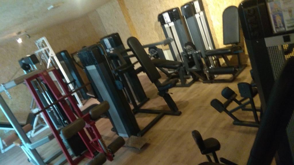 Volledige home-gym met professionele toestellen - LEES INFO, Ophalen, Zo goed als nieuw