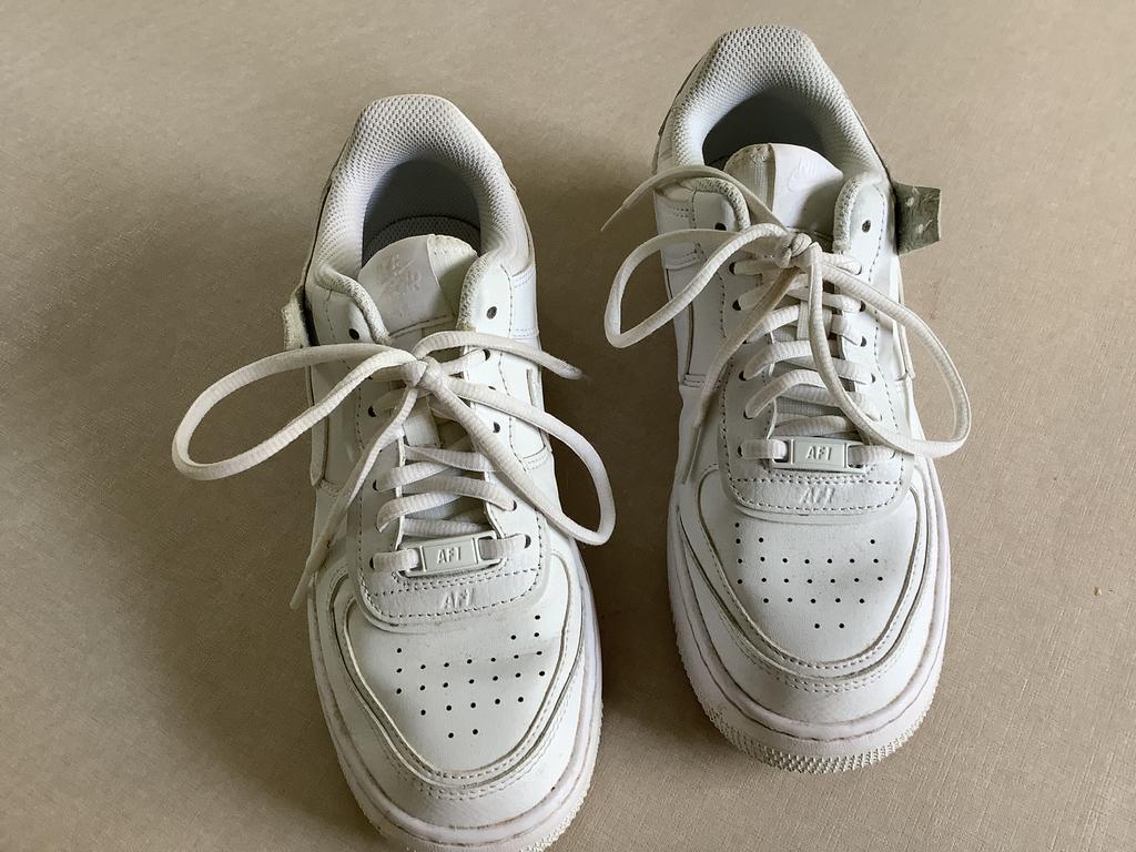 Nike Air AF1 maat 37,5, Kleding | Dames, Ophalen, Zo goed als nieuw, Wit