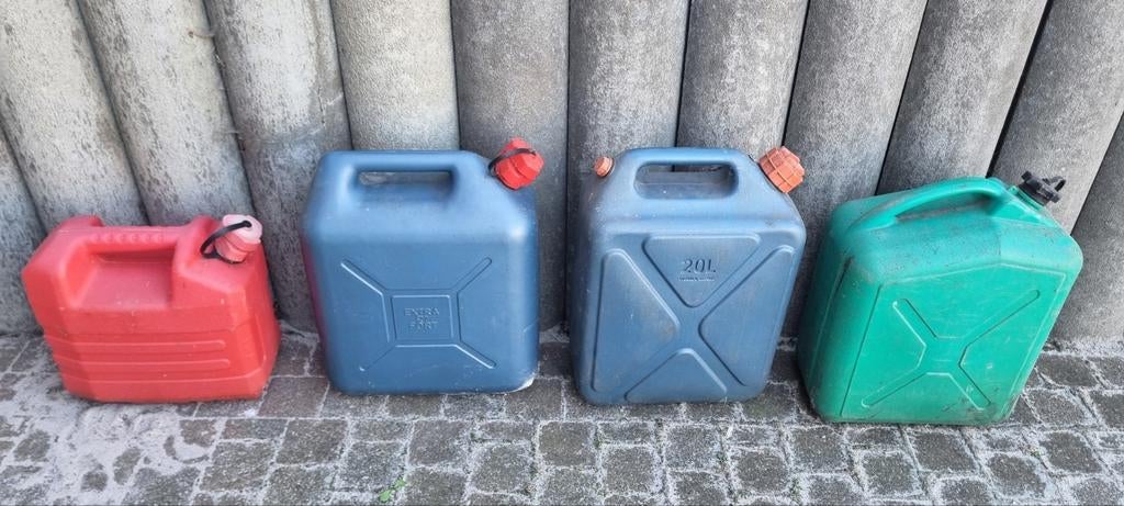 Fuel jerrycan verschillende modellen 20 L en 10 L, Ophalen