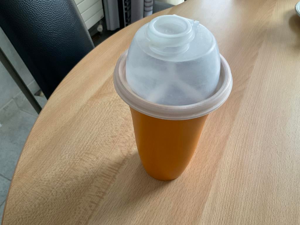 Tupperware shaker, Maison & Meubles, Cuisine| Tupperware, Enlèvement ou Envoi, Comme neuf