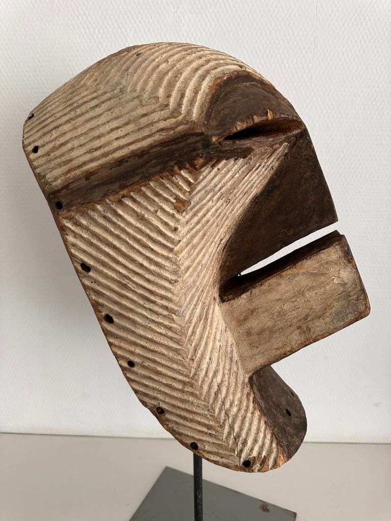 Masque Songye Luna Kifwebe, collection privée. Matadi, Envoi
