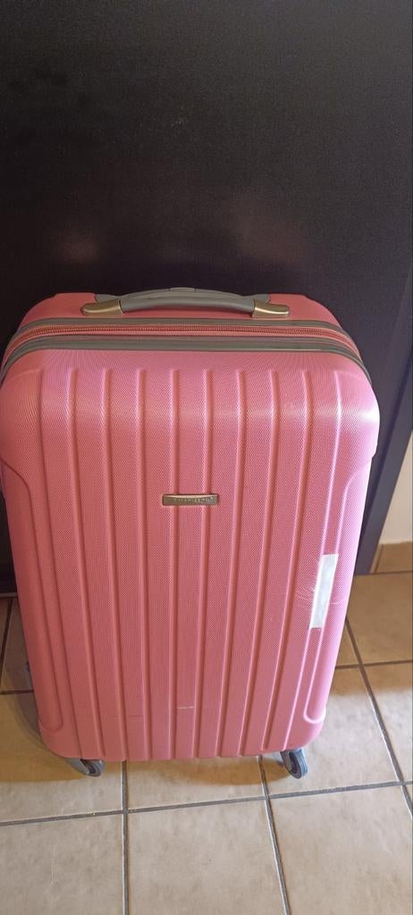Valises rosé 60x30x40 moyenne 50x35x15 et la grande bleu, Ophalen of Verzenden