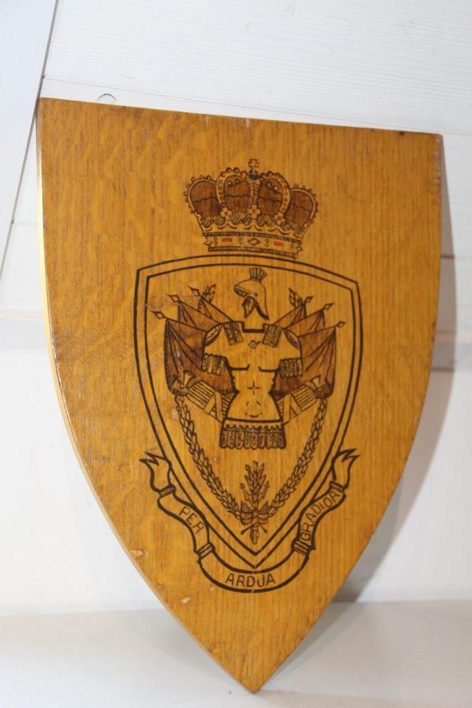 ABL Embleme en bois de l'Ecole de Guerre (H: 40 cm), Envoi, Armée de terre, Emblème ou Badge