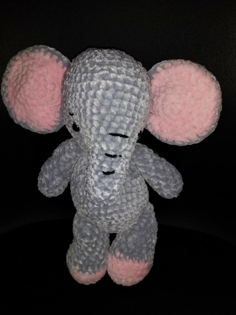 Elephant fait main au crochet avec laine chenille, Hobby & Loisirs créatifs, Tricot & Crochet, Enlèvement, Neuf, Crochet
