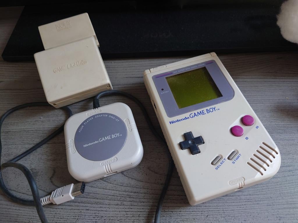 Gameboy + verlichting/vergrootglas + 4player controller, Games en Spelcomputers, Spelcomputers | Nintendo Game Boy, Ophalen of Verzenden