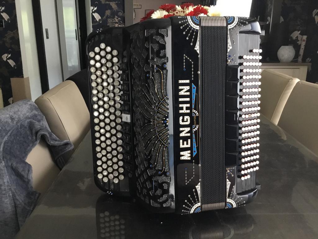 Accordeon menghini, Enlèvement, Comme neuf, Avec valise