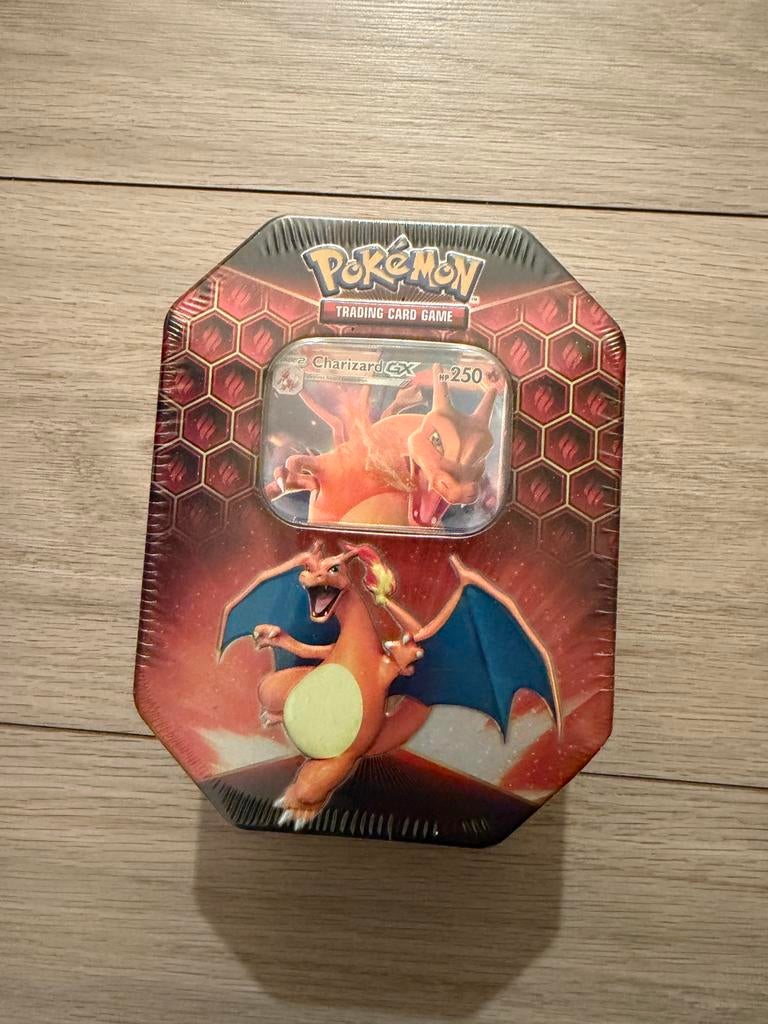 Hidden Fates Charizard Tin, Verzamelen, Ophalen of Verzenden, Zo goed als nieuw