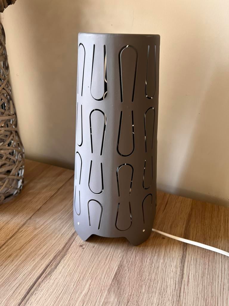 Lampe de table Ikea avec nuances de lumière spéciales, Moins de 50 cm, Enlèvement ou Envoi, Comme neuf, Métal