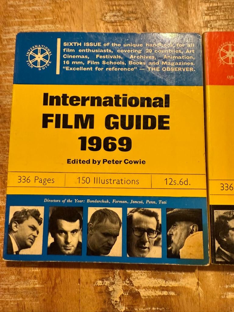 2 boeken international film Guide 1968 - 1969, Ophalen of Verzenden, Gelezen, Filmspecifiek