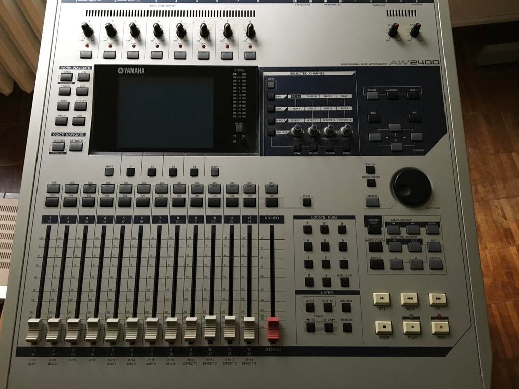 Yamaha AW2400- Console de mixage et enregistreur multipistes, Enlèvement, Comme neuf, 20 canaux ou plus, Entrée micro